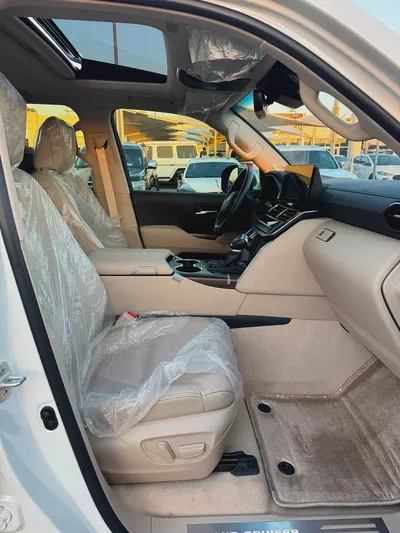 Brand New 2025 Toyota Land Cruiser VXR | GCC Specs | Full Option-9