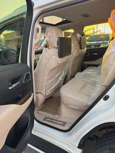 Brand New 2025 Toyota Land Cruiser VXR | GCC Specs | Full Option-11