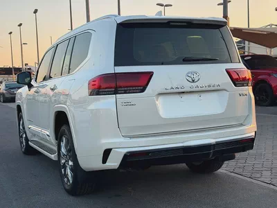 Brand New 2025 Toyota Land Cruiser VXR | GCC Specs | Full Option-5