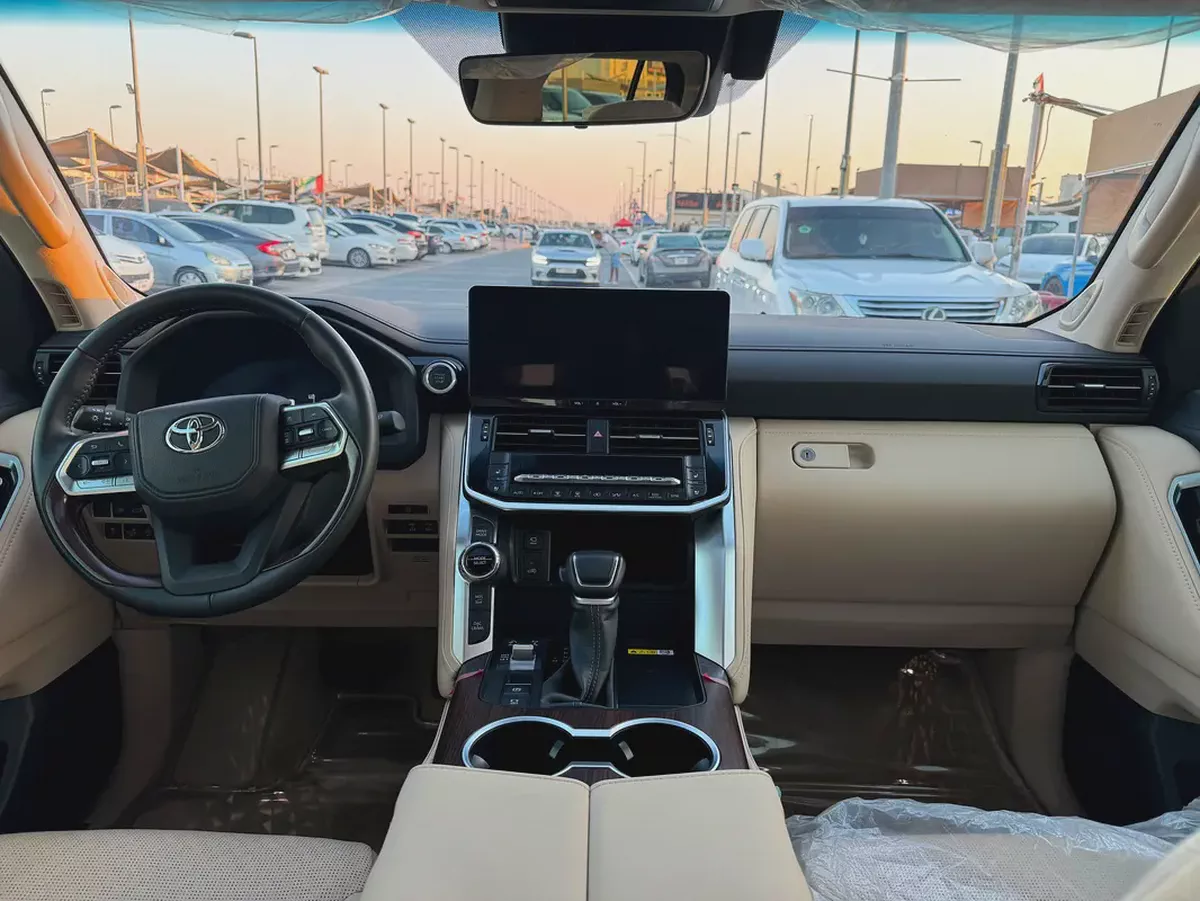 Brand New 2025 Toyota Land Cruiser VXR | GCC Specs | Full Option-13-13