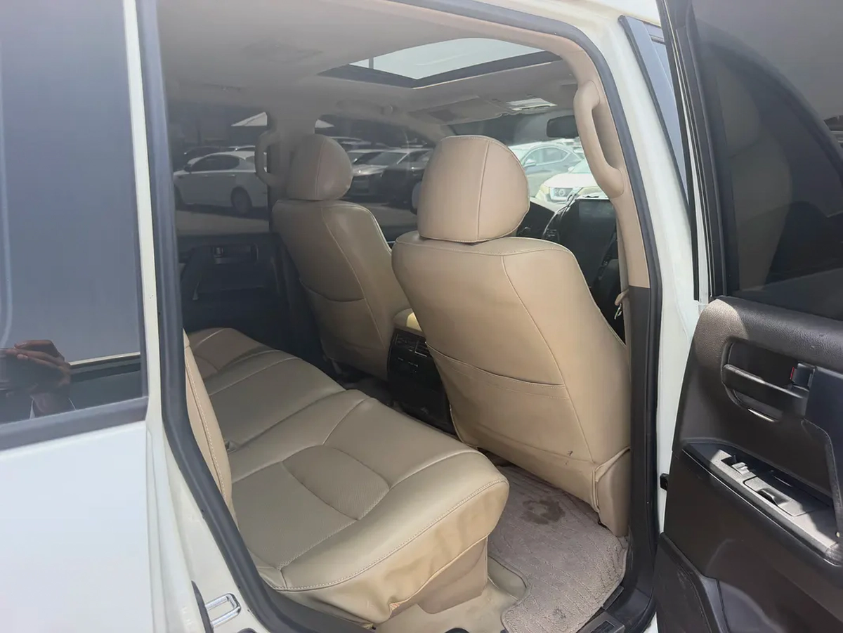 Toyota Land Cruiser GXR 2011 | v8 GCC Specs | Reliable SUV-9-9