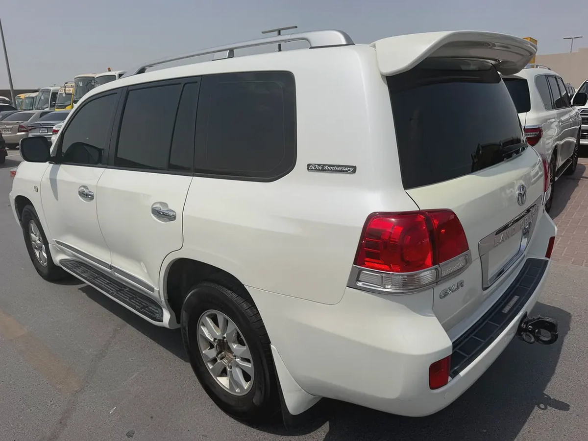 Toyota Land Cruiser GXR 2011 | v8 GCC Specs | Reliable SUV-3-3