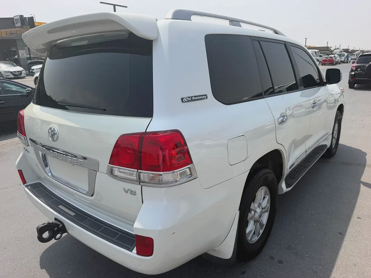 Toyota Land Cruiser GXR 2011 | v8 GCC Specs | Reliable SUV-4-4