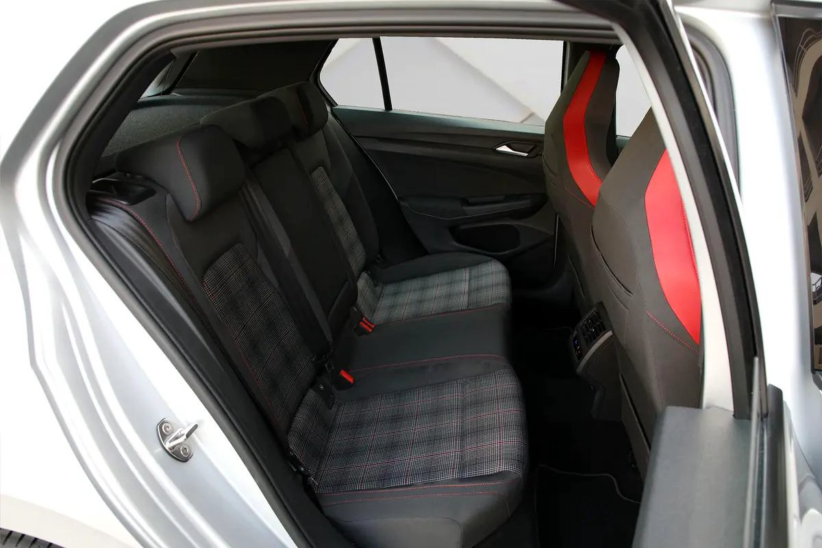 VOLKSWAGEN GOLF GTI - 2022 - GCC - FULLY LOADED - AMAZING CONDITION-4-4