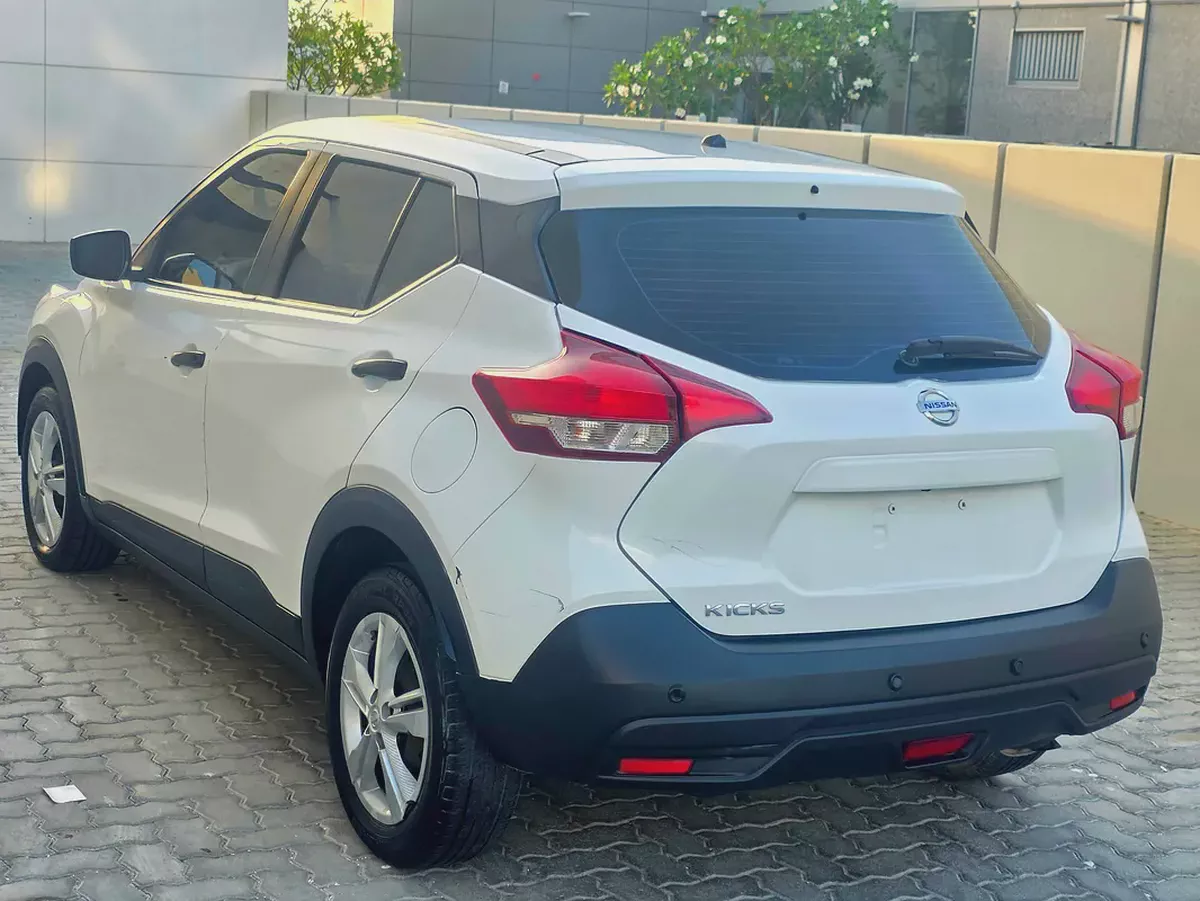 Nissan Kicks SV 2020 American Specs - Low Mileage Well Maintained-3-3