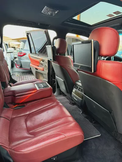 Lexus LX 570 Sport 2016 | GCC Specs | Pristine Conditionلكذس LX570 خليجي-12