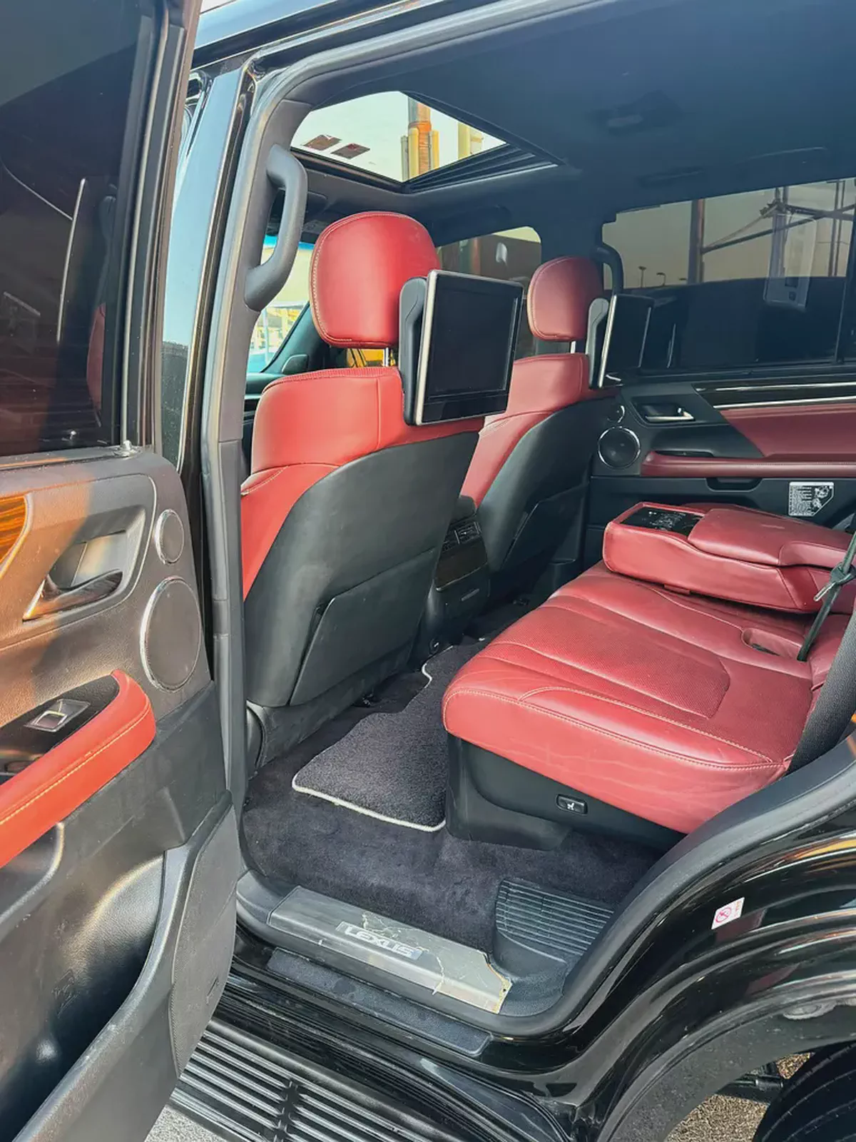 Lexus LX 570 Sport 2016 | GCC Specs | Pristine Conditionلكذس LX570 خليجي-10-10