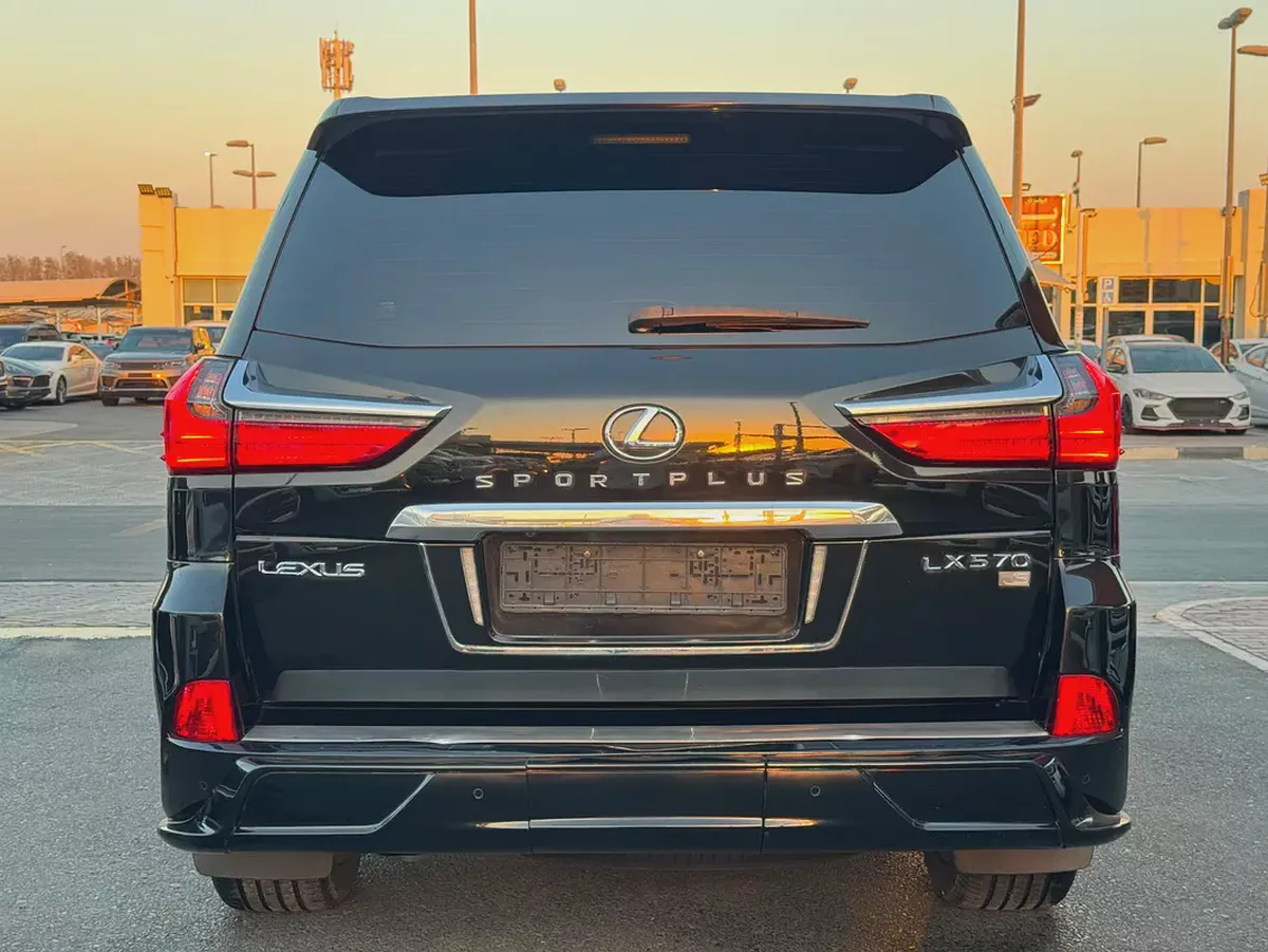 Lexus LX 570 Sport 2016 | GCC Specs | Pristine Conditionلكذس LX570 خليجي-4-4