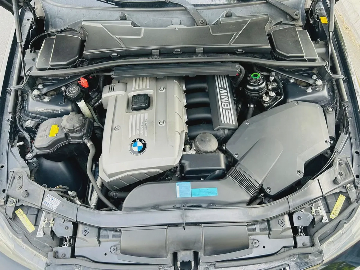 BMW 323i | 2006 | M PACKAGE | CLEAN TITILE | FRESH JAPAN IMPORT-7-7