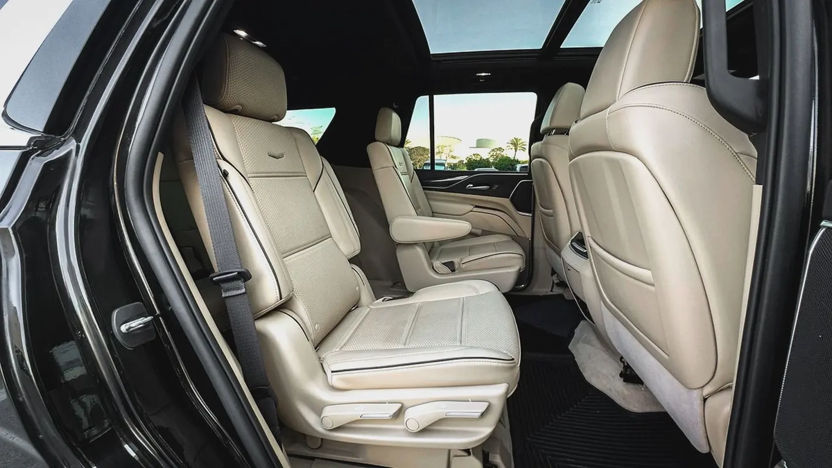 2022 | Cadillac Escalade Premium | Captain Seats | Warranty | Low Mileage-11-11