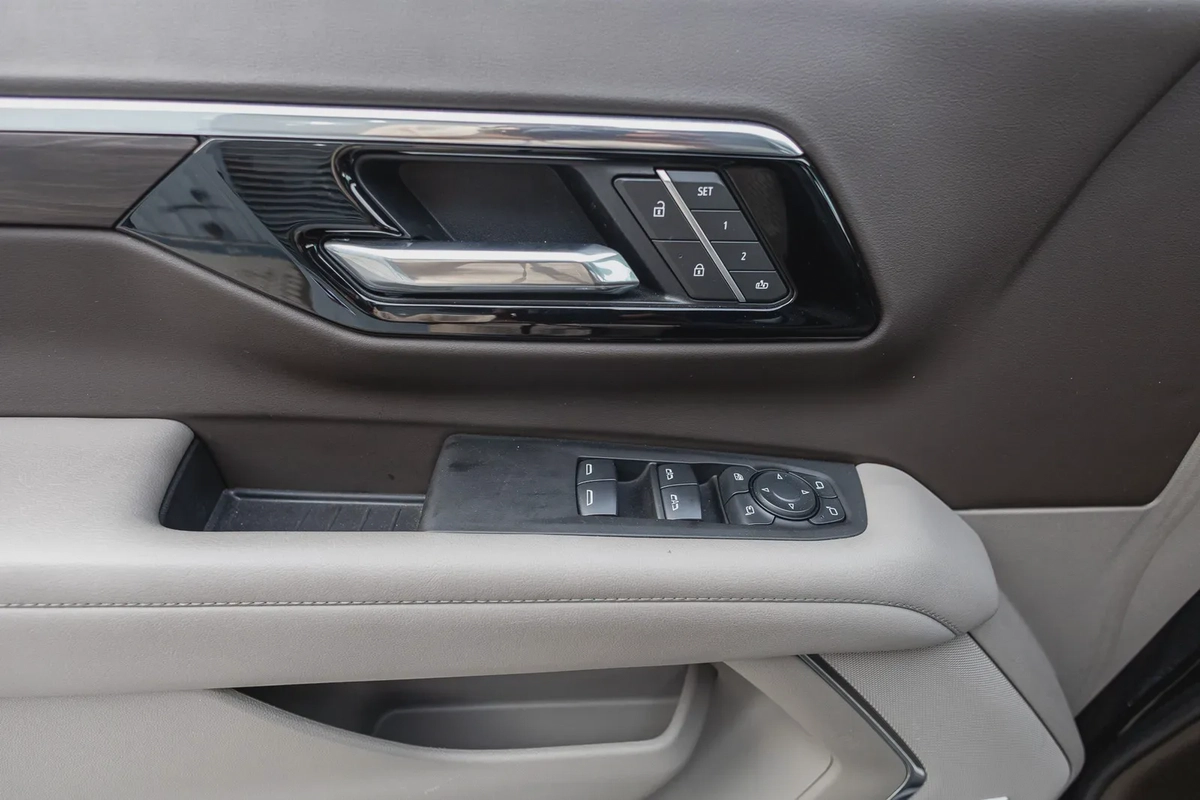 Chevrolet Tahoe-19-19