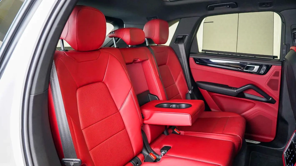 UAEs Very Best Example | 2 Years Free Servicing | AED 4,217 Per Month-3-3