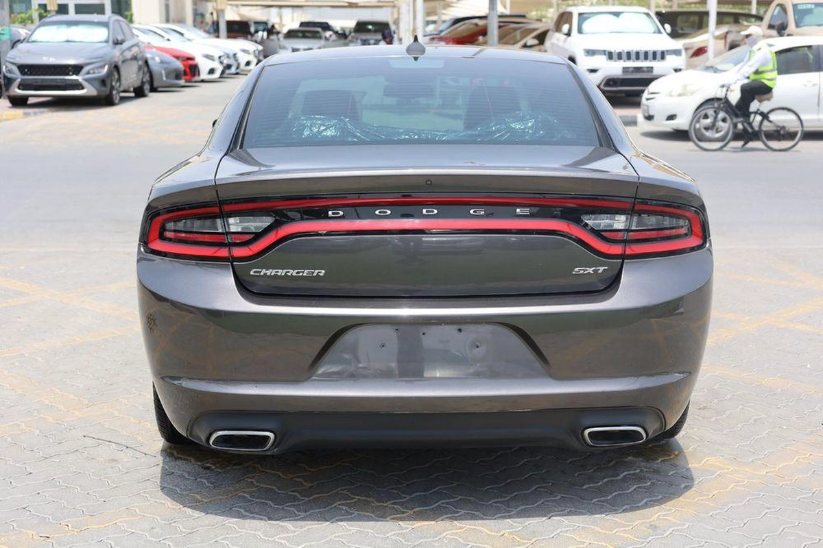 Used Dodge Charger 3.6L SXT Mid Option 2015-5-5