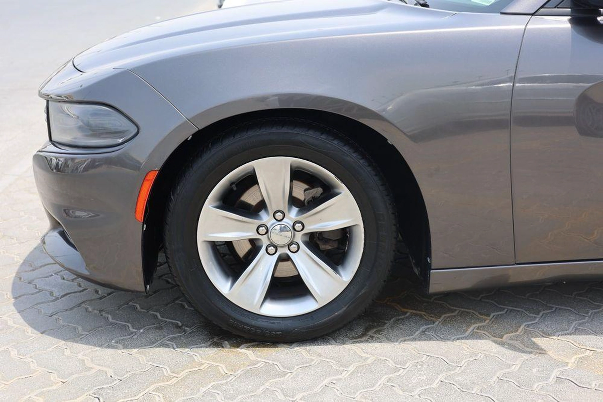 Used Dodge Charger 3.6L SXT Mid Option 2015-2-2