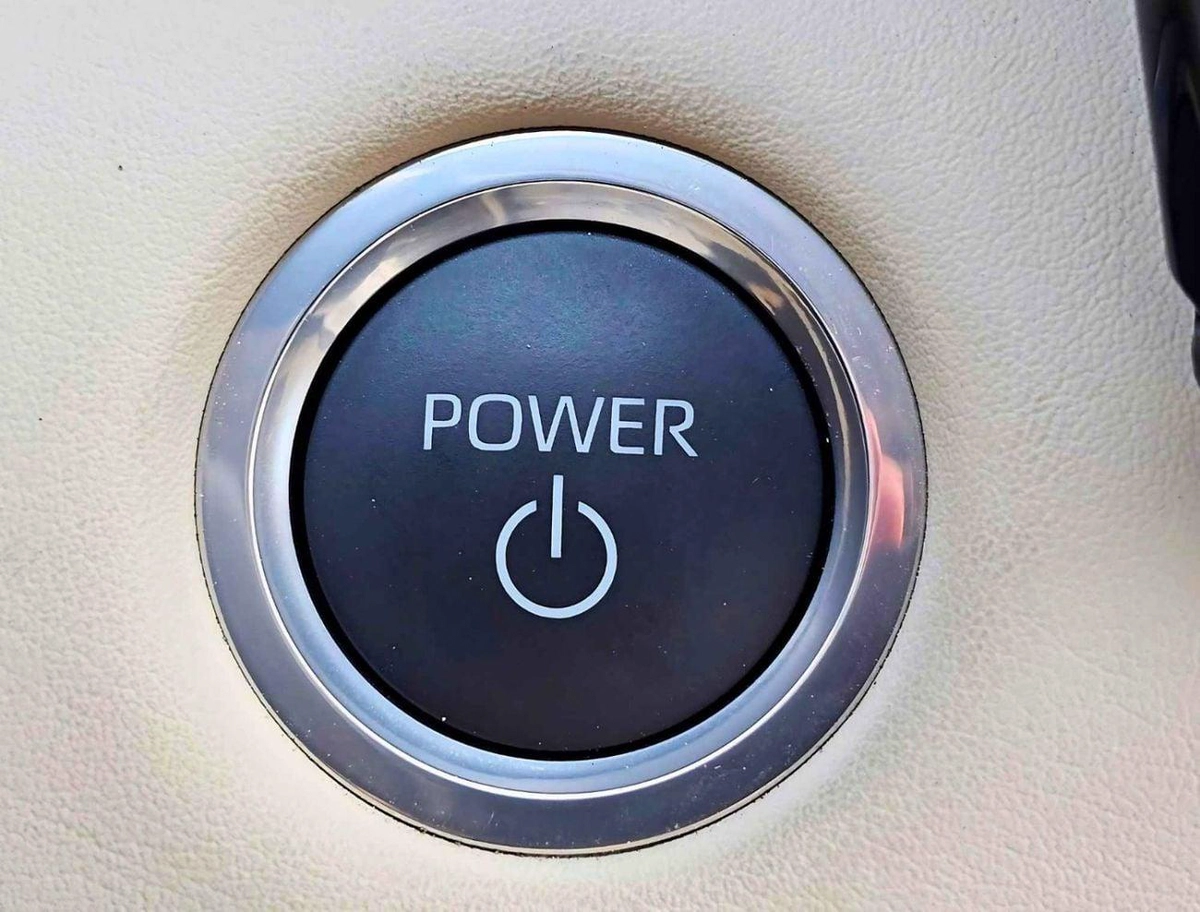 Toyota Highlander LIMITED 2.5L HYBRID LIMITED HYBRID || 2.5L V4 HEV | RADAR | PANORAMIC ROOF | HEADS UP DISPLAY (CODE # HLTDO)-15-0