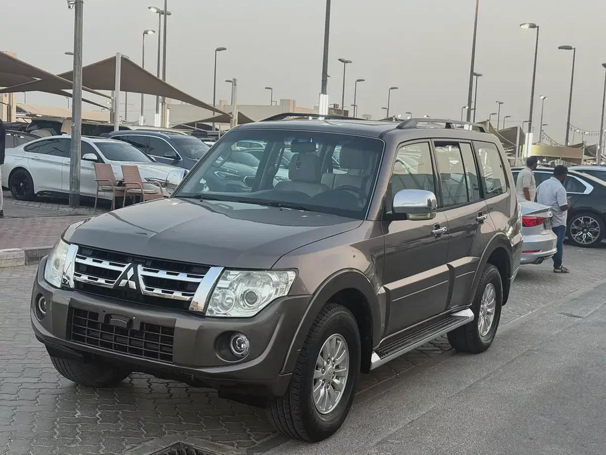 Mitsubishi Pajero GLS 2014 | GCC Specs | Well Maintained-2-2