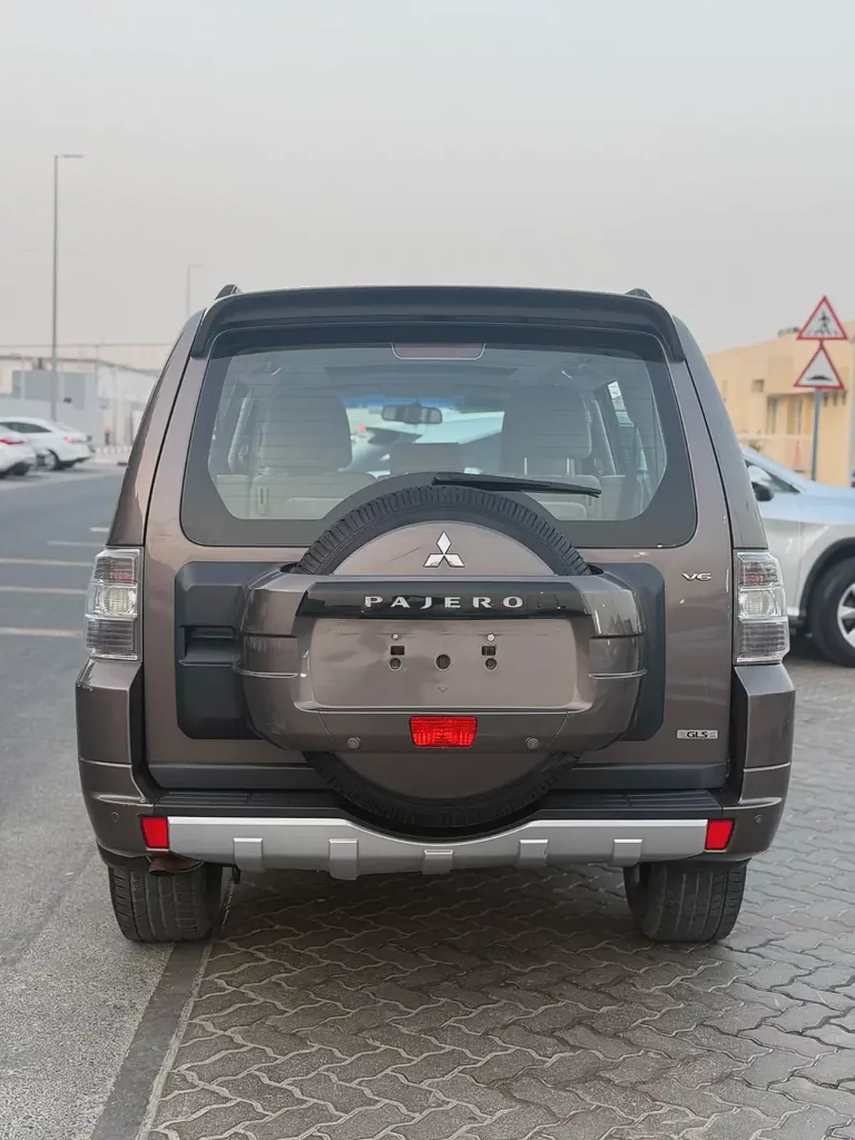 Mitsubishi Pajero GLS 2014 | GCC Specs | Well Maintained-3-3