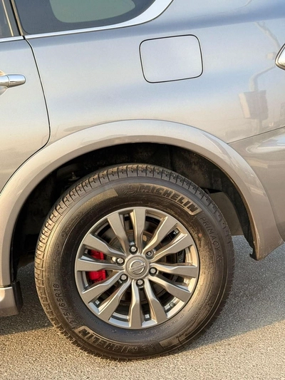 Nissan Armada SL SV 5.6L 4WD 4x4 original paint clean title-10