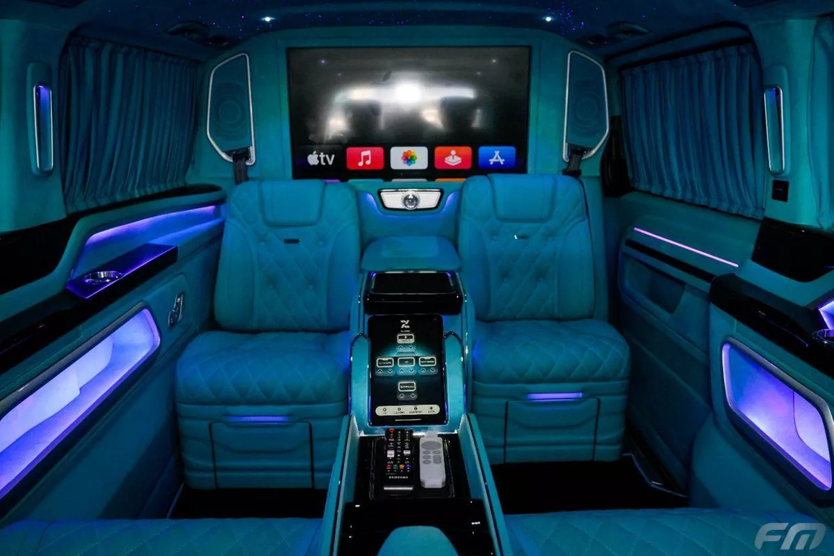 Mercedes Benz V 250 VIP BUSINESS VAN –  FULL LUXURY OPTION | BRAND NEW | GCC | 2023-7-0