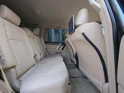TOYOTA PRADO 2023 GCC V4 2.7L ACCIDENT FREE IN EXCELLENT CONDITION-4