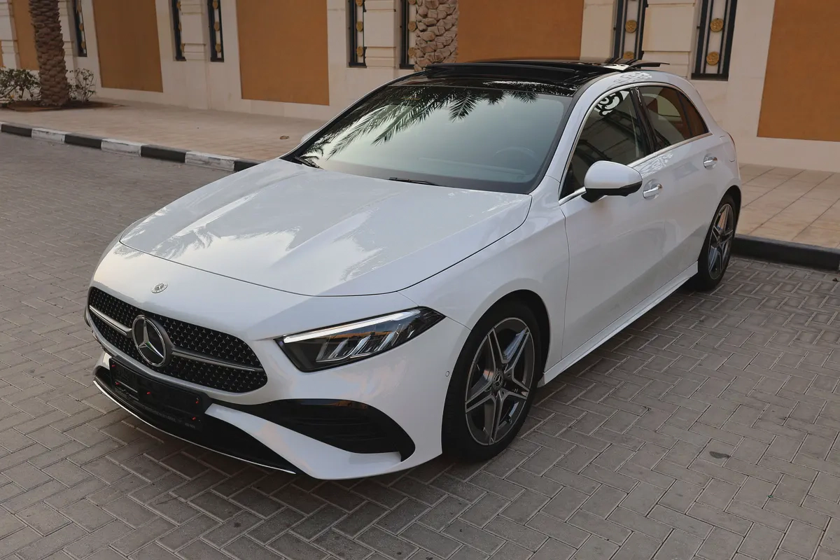 Mercedes-Benz A200 AMG-2024-11000KM-GCC SPECS- UNDER WARRANTY  SERVICE CONTRACT available black as w-1-1