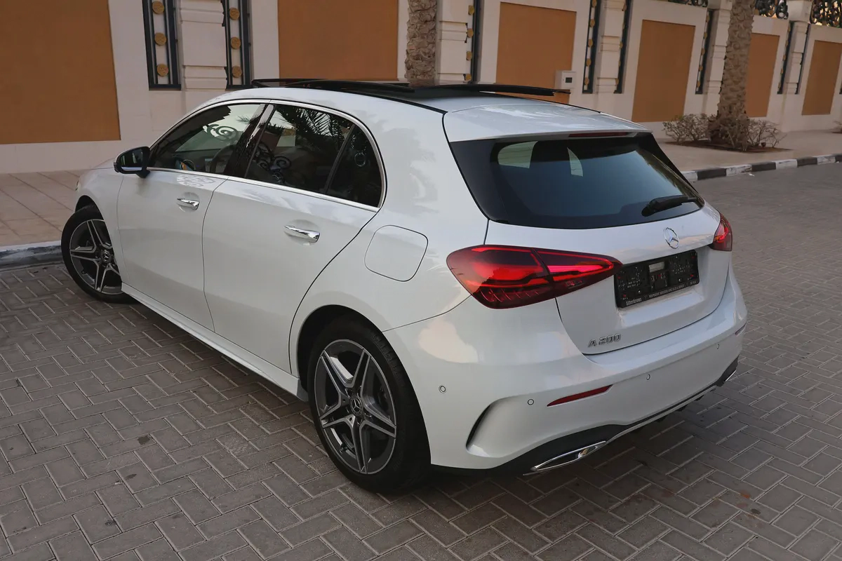 Mercedes-Benz A200 AMG-2024-11000KM-GCC SPECS- UNDER WARRANTY  SERVICE CONTRACT available black as w-2-2