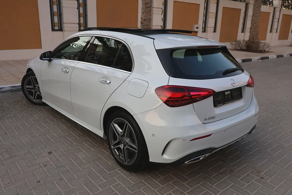 Mercedes-Benz A200 AMG-2024-11000KM-GCC SPECS- UNDER WARRANTY  SERVICE CONTRACT available black as w