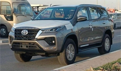 Toyota Fortuner Toyota Fortuner 2.4L diesel AT V4 4WD 2025-0