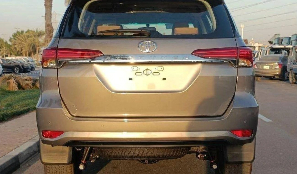 Toyota Fortuner Toyota Fortuner 2.4L diesel AT V4 4WD 2025-1-1
