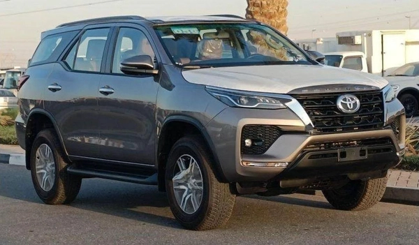 Toyota Fortuner Toyota Fortuner 2.4L diesel AT V4 4WD 2025