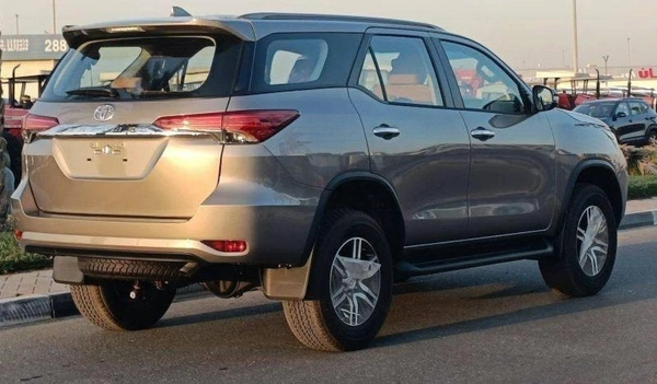 Toyota Fortuner Toyota Fortuner 2.4L diesel AT V4 4WD 2025