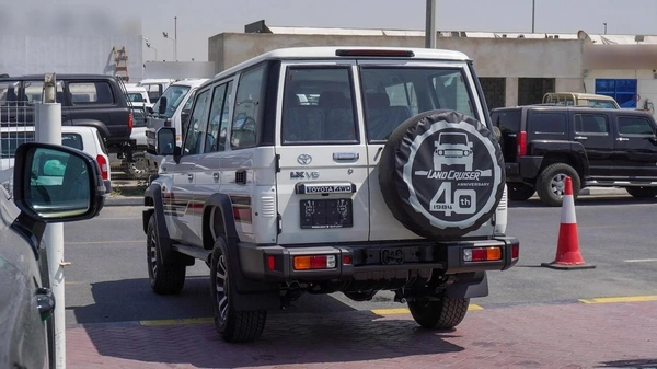 Toyota Land Cruiser 70 LX 4.0L V6 A/T Al Futtaim
