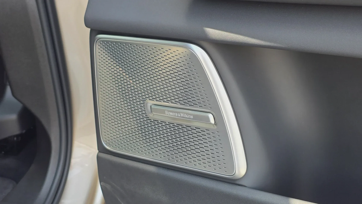 Polestar 3 (Gold)-7-7