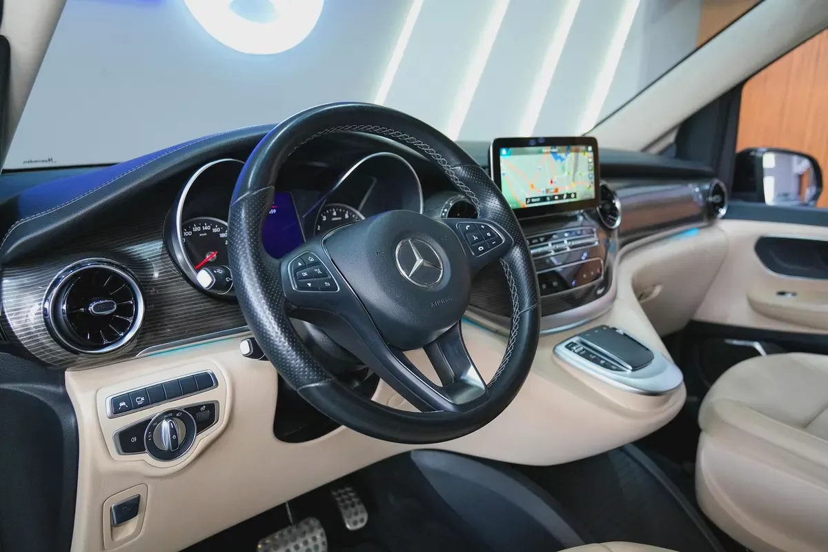2023 - MERCEDES-MAYBACH V250 - GCC - PRESTIGE CONDITION for 239,000.00 AED-9-9
