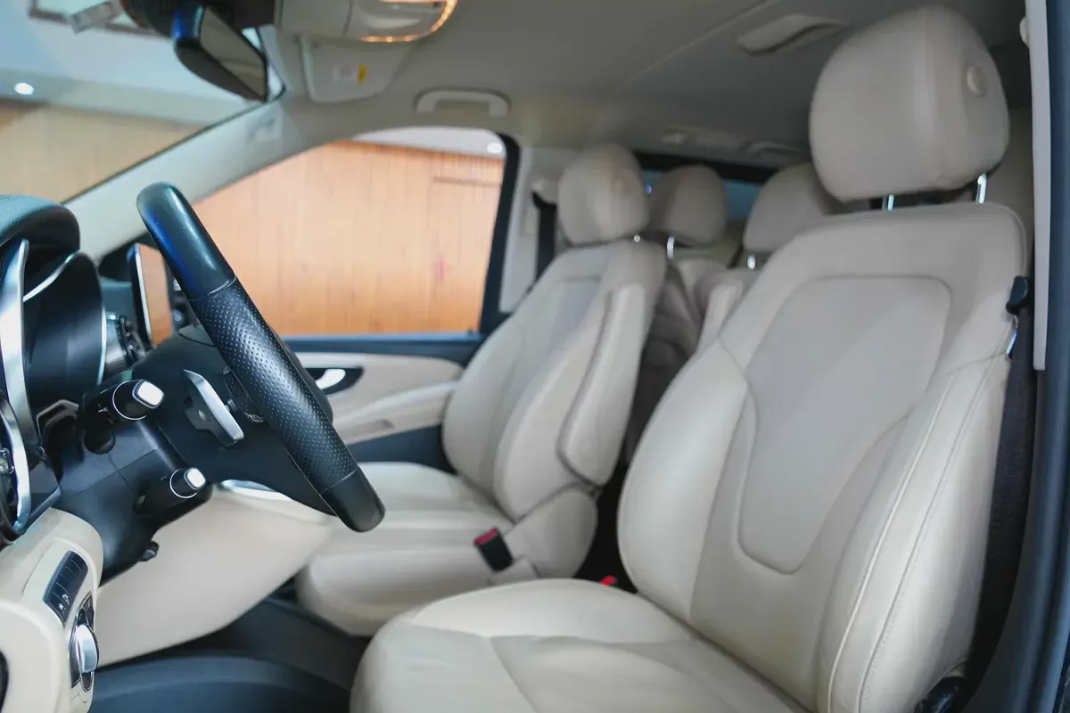 2023 - MERCEDES-MAYBACH V250 - GCC - PRESTIGE CONDITION for 239,000.00 AED-10-10