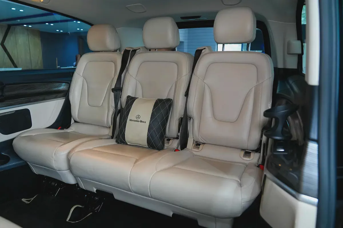 2023 - MERCEDES-MAYBACH V250 - GCC - PRESTIGE CONDITION for 239,000.00 AED-11-11