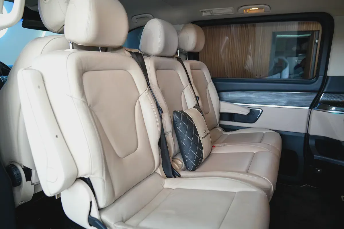 2023 - MERCEDES-MAYBACH V250 - GCC - PRESTIGE CONDITION for 239,000.00 AED-12-12