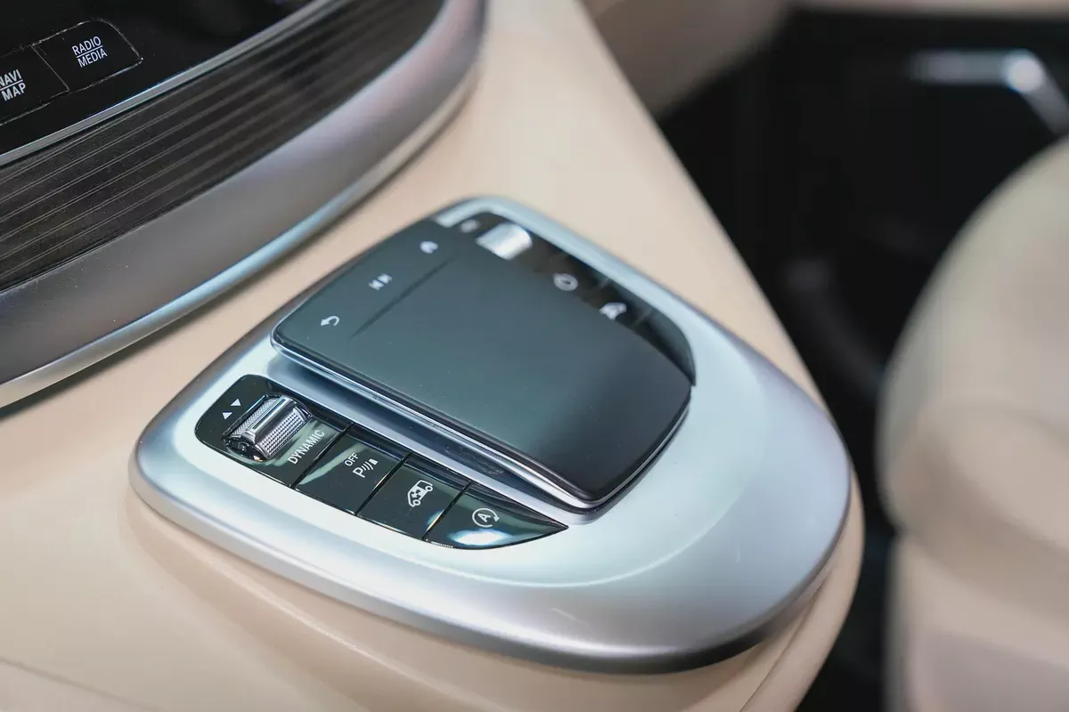 2023 - MERCEDES-MAYBACH V250 - GCC - PRESTIGE CONDITION for 239,000.00 AED-19-19