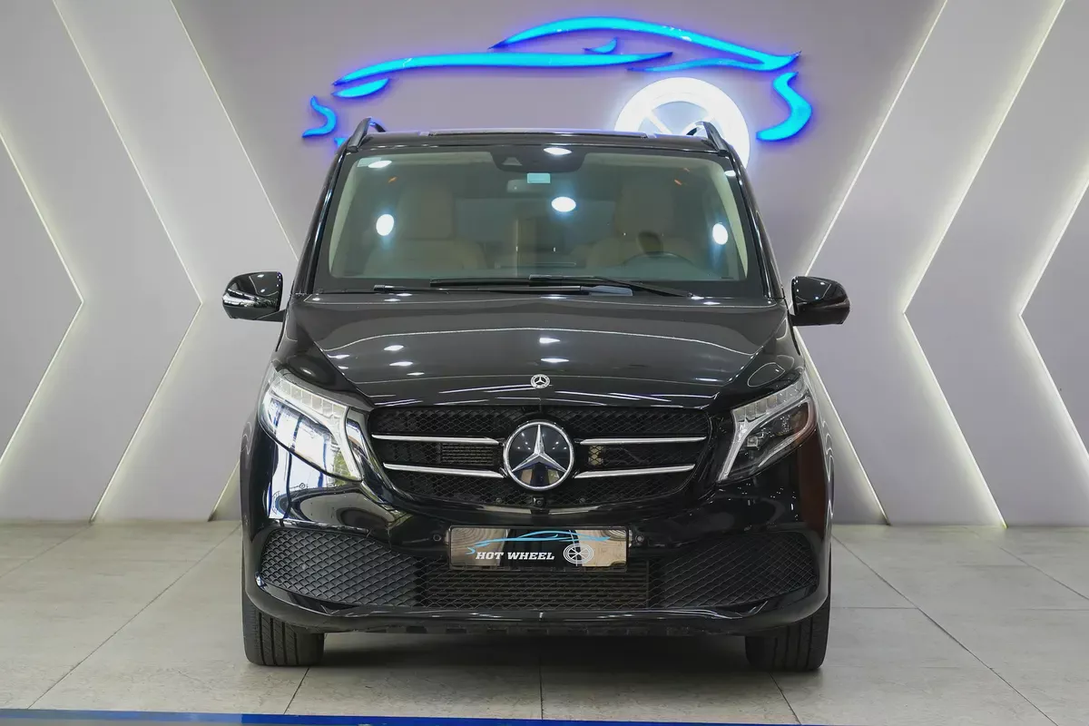 2023 - MERCEDES-MAYBACH V250 - GCC - PRESTIGE CONDITION for 239,000.00 AED-2-2