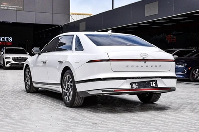 Hyundai Azera Hybrid 2025 | Korean Specs | Clean Title | 13K KM | White | هيونداي ازيرا هايبرد 2025-9