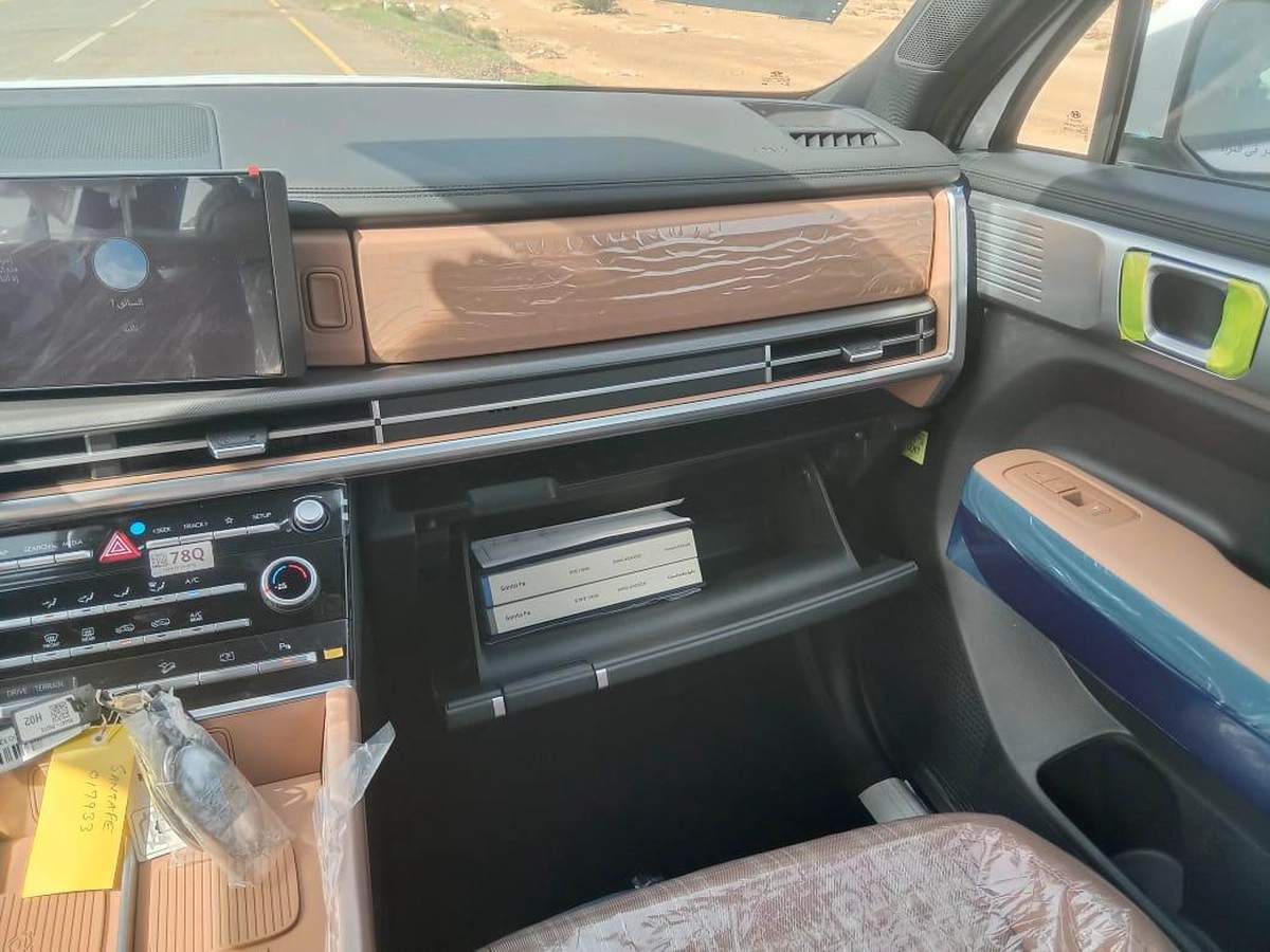 2025 Hyundai Santa Fe – Powerful 2.5L 4WD SUV-7-7