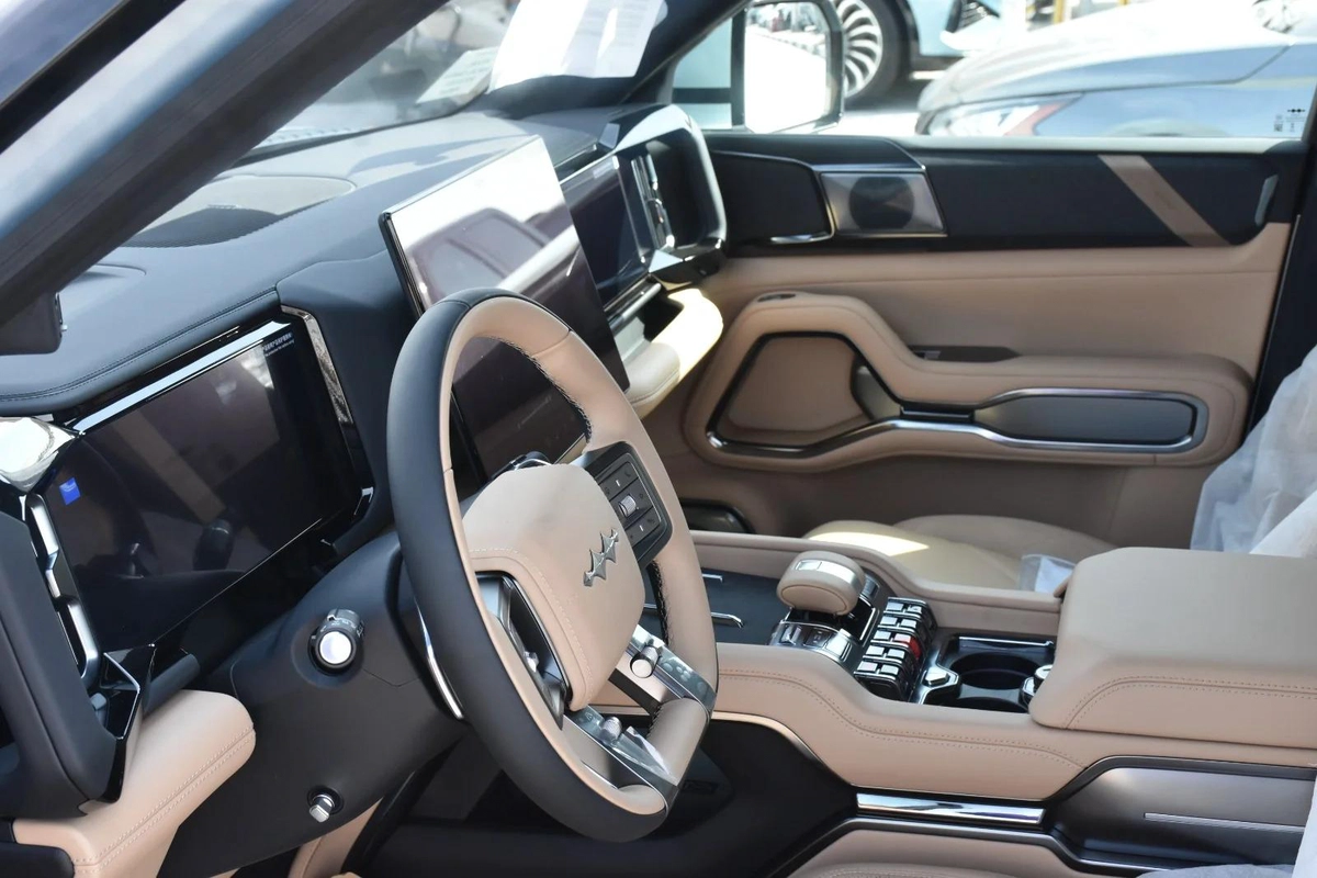 BYD LEOPARD 8 SEVEN SEATS 2025 | SILVER-16-16
