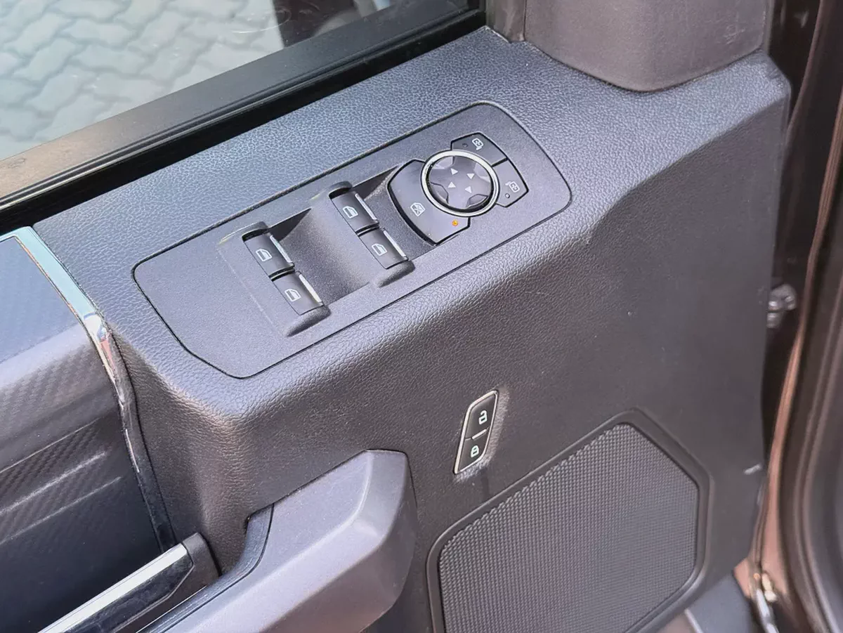Ford F-150 Platinum 2019 American Specs-14-14