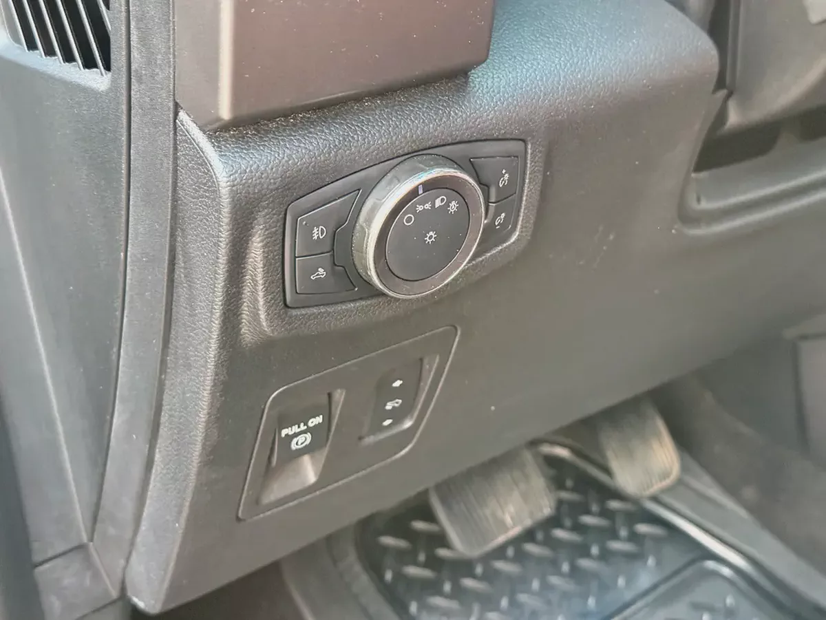Ford F-150 Platinum 2019 American Specs-17-17