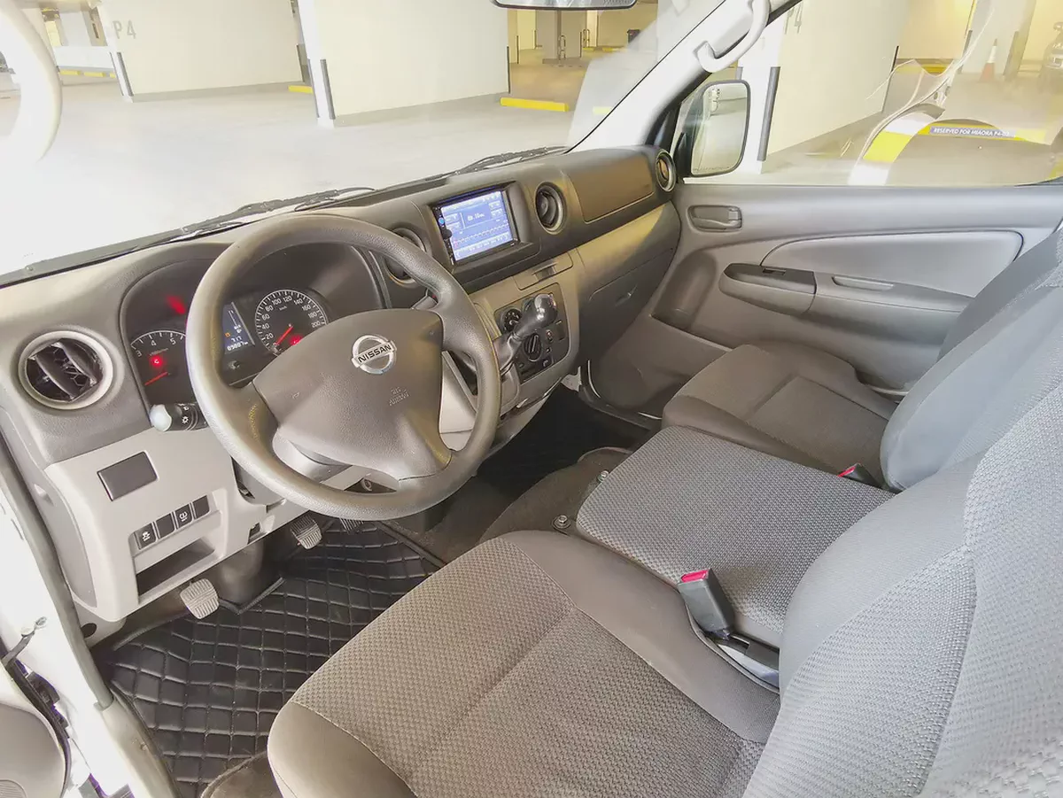Nissan Urvan NV350 3 Seater Manual 2021 | GCC Specs | Well Maintained-9-9