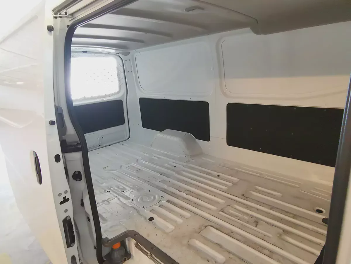 Nissan Urvan NV350 3 Seater Manual 2021 | GCC Specs | Well Maintained-13-13
