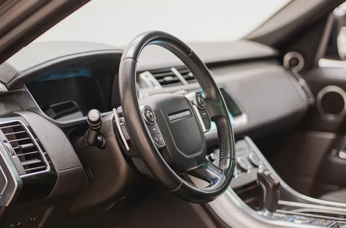 AED 1615 PM | RANGE ROVER SPORT HSE 2017 | FACE LIFTED TO 2018 | WELL MAINTAINED | 1 YEAR WARRANTY-10-10