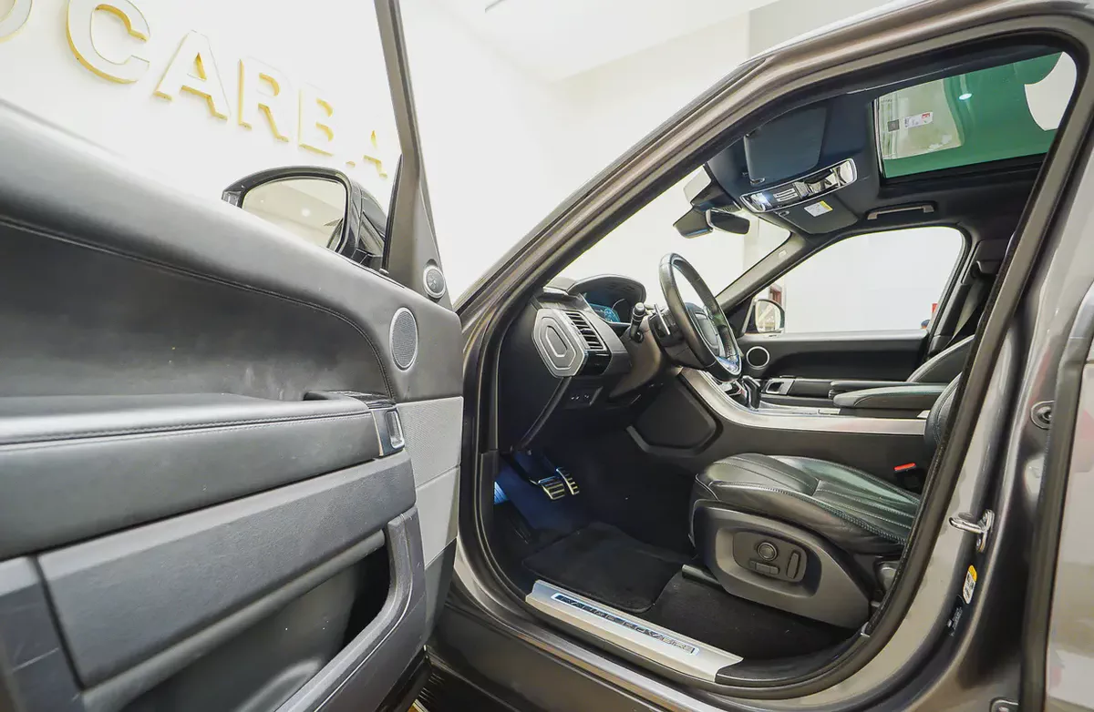 AED 1615 PM | RANGE ROVER SPORT HSE 2017 | FACE LIFTED TO 2018 | WELL MAINTAINED | 1 YEAR WARRANTY-8-8