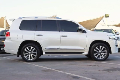 Toyota Land Cruiser 2016 VXR Full Option-9