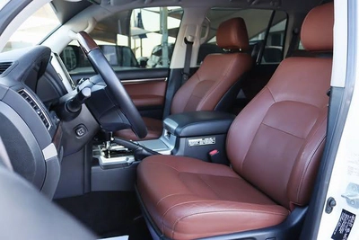 Toyota Land Cruiser 2016 VXR Full Option-6